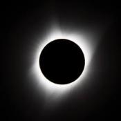 Coraz więcej zdjęć z zaćmienia Słońca; z niektórych powstanie film